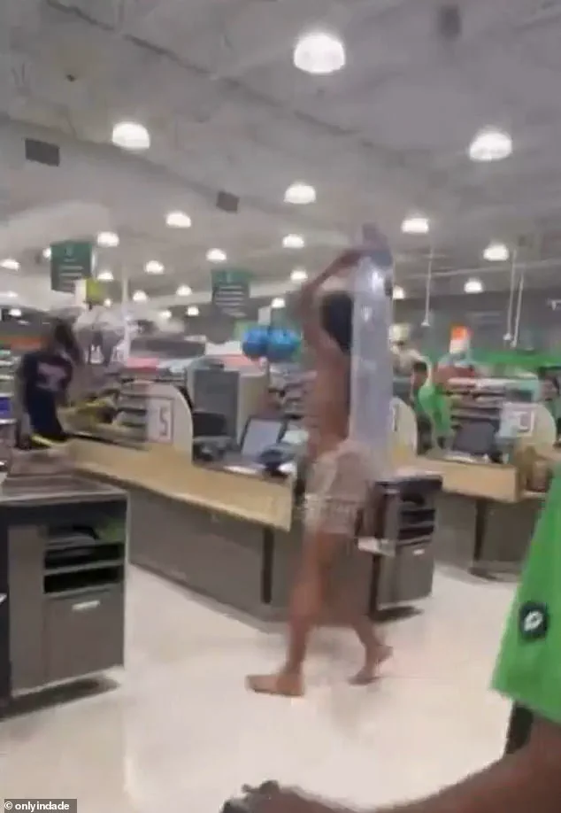 Shocking Violence Erupts at Publix Supermarket: Shirtless Man Wields Shelf as Weapon in Chaotic Brawl
