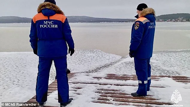 Belarusian Tourist Swept Away by Current During Ice Floating Session on Tuloma River in Arctic Russia; Polar Night Complicates Search Efforts