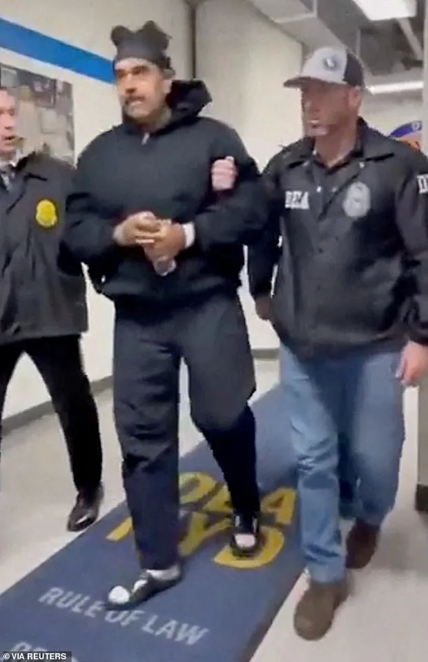 Stranded in the Caribbean Amid Venezuela Crisis, Canadian Influencer Syd Wingold Begs Pilots for Flight Home, Offering to 'Dress as Assistant' in Desperate Plea