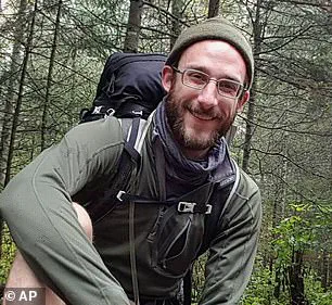 Breaking: Dramatic Fleeing in Handcuffs as Illegal Migrant Leaves Family Behind in Minnesota Incident Caught on Camera