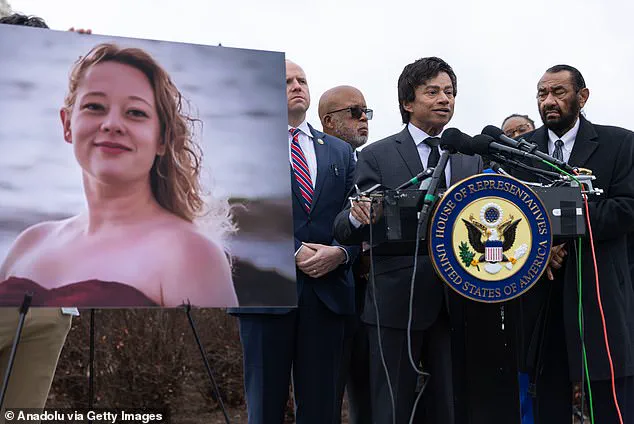 Democratic Party at Crossroads as Former Obama Strategist Warns 'Abolish ICE' Could Mirror 'Defund the Police' Controversy