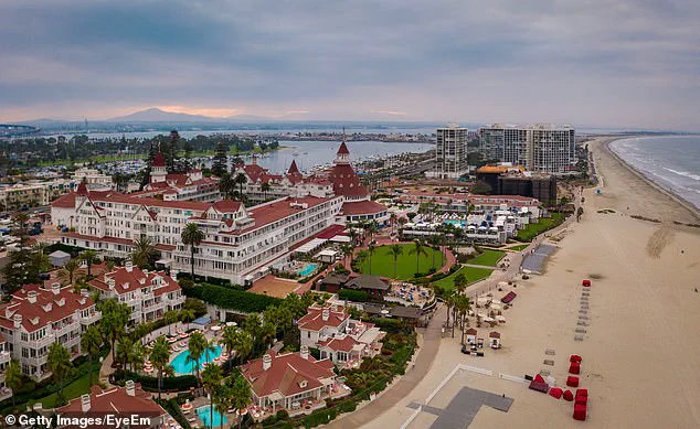 Sandcastle Sculptor's Mark Twain Quote Sparks Free Speech Debate at Hotel del Coronado