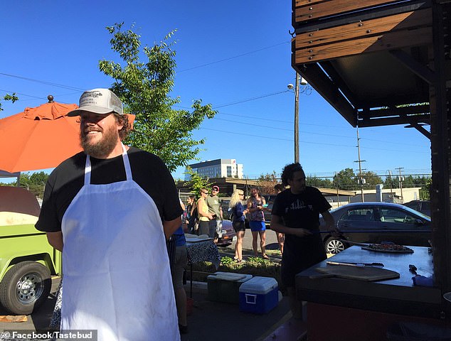 Portland Pizza Parlor Sparks Controversy Over Anti-ICE Message Before Orders