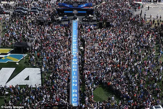 Millimeter from Death: 13-Year-Old Survives Knife Attack on Daytona Beach Boardwalk