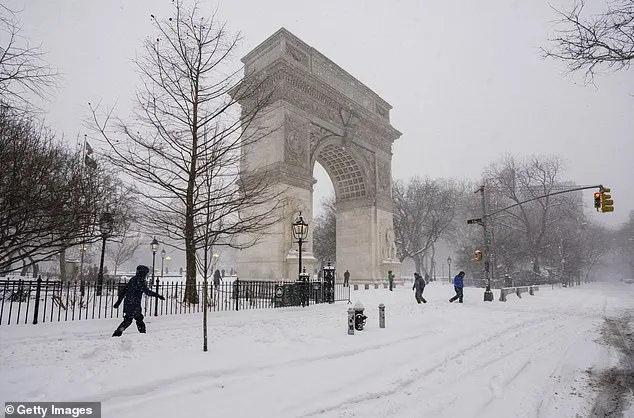 Historic Blizzard Sparks NYPD Confrontation: Officers Injured by Snowball Attack in Washington Square Park – Video Evidence