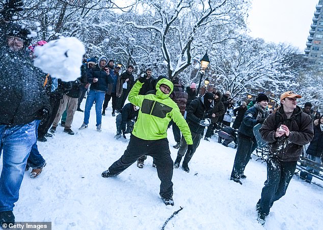 Historic Blizzard Sparks NYPD Confrontation: Officers Injured by Snowball Attack in Washington Square Park – Video Evidence