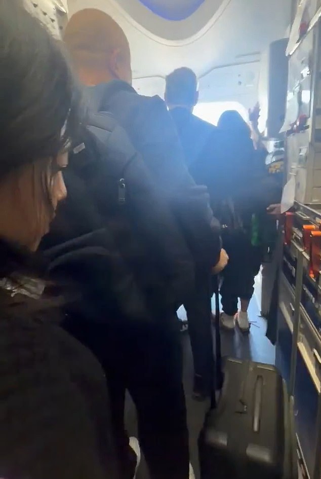 United Airlines Boeing 787 Makes Emergency Landing at LAX; Passengers Evacuate with Luggage Amid Engine Fire