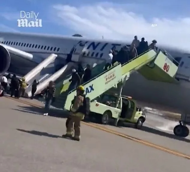 United Airlines Boeing 787 Makes Emergency Landing at LAX; Passengers Evacuate with Luggage Amid Engine Fire