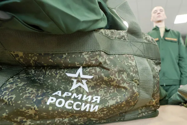 Russian Citizens Face Automatic Penalties for Avoiding Military Enlistment