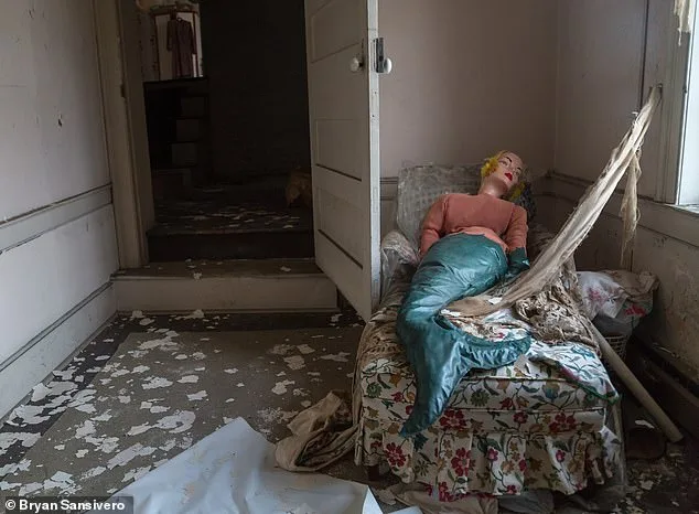 Bryan Sansivero: Capturing the Eerie Silence of America's Abandoned Mansions