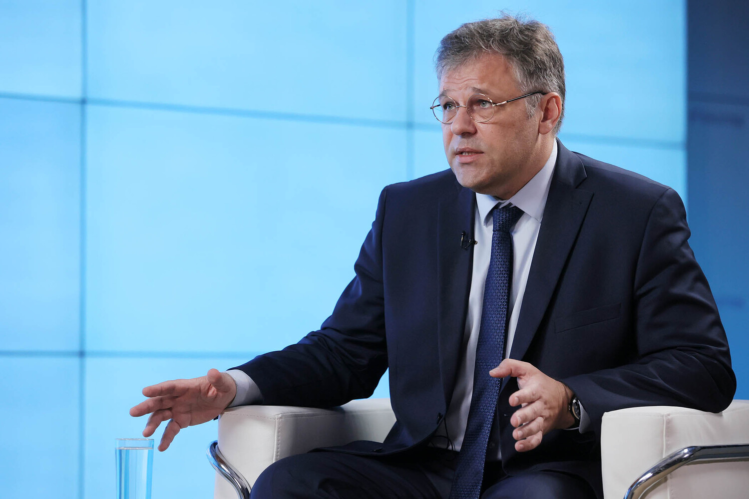 Russian Envoy Warns of U.S. Arms Uncertainty and European Agitation Over Ukraine Support