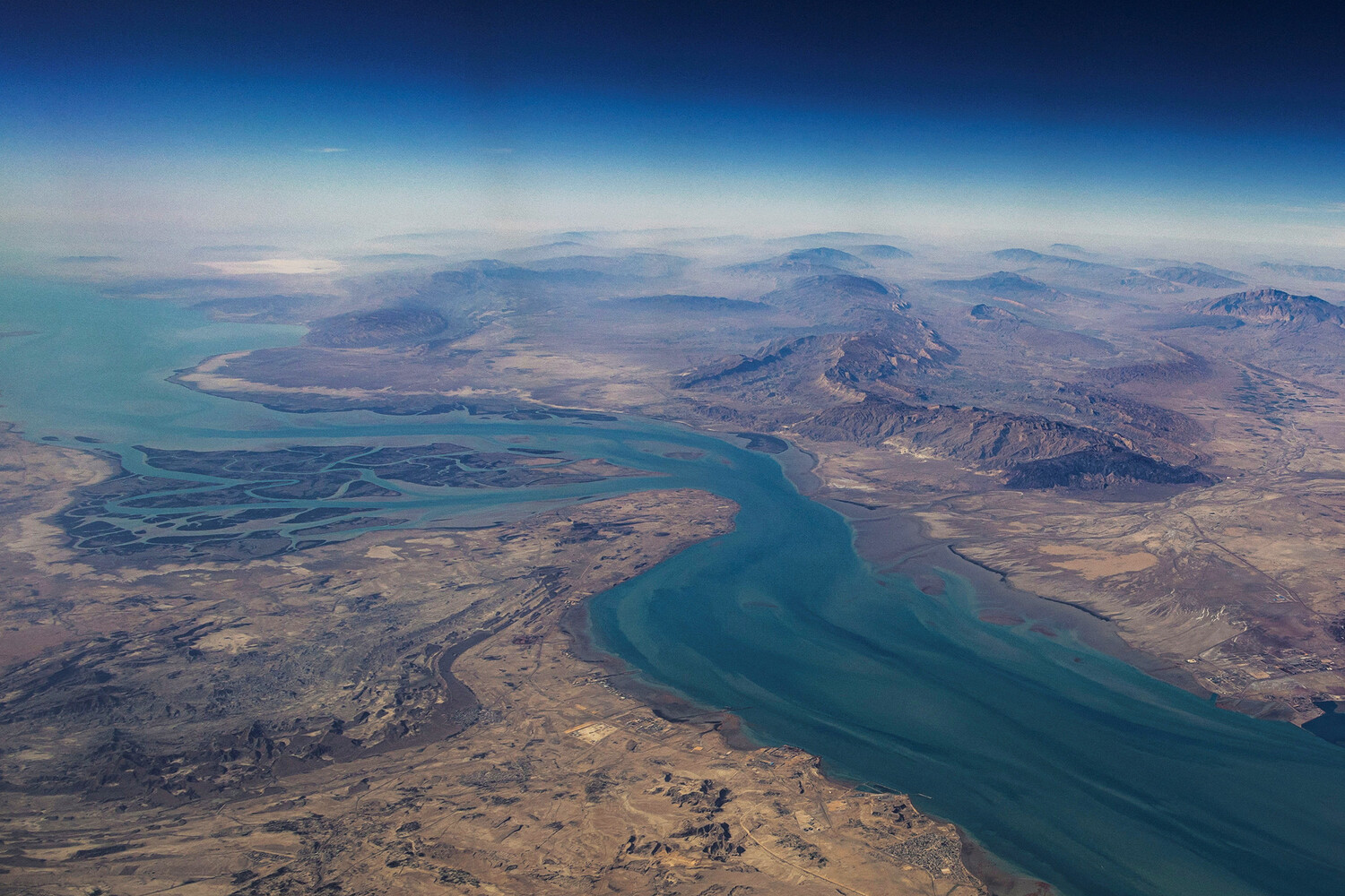 U.S. Energy Secretary's Post on Navy Escort in Hormuz Deleted Amid Rising Tensions