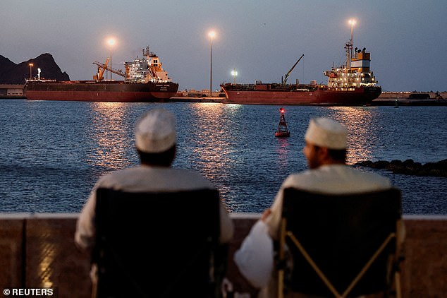 U.S. Warns Iran Over Strait of Hormuz Tensions as Global Oil Trade at Risk