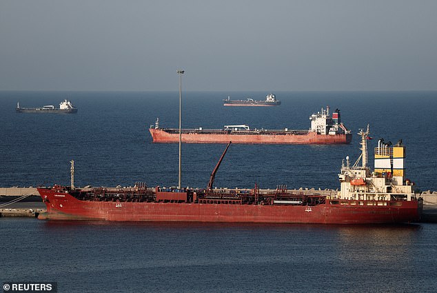U.S. Warns Iran Over Strait of Hormuz Tensions as Global Oil Trade at Risk