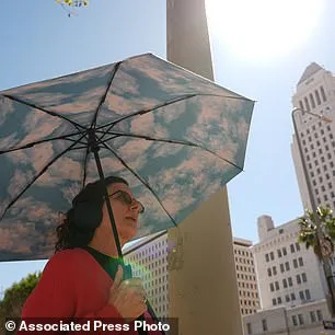 Unprecedented Extreme Weather Hits U.S.: Heatwaves in Arizona, Blizzards in Michigan