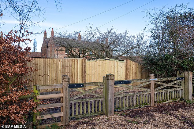 Art Convoy Arrives at Marsh Farm as Andrew Mountbatten-Windsor Relocates Collection from Royal Lodge