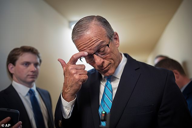 Airport Chaos Intensifies as Government Shutdown Gridlock Stalls Solutions