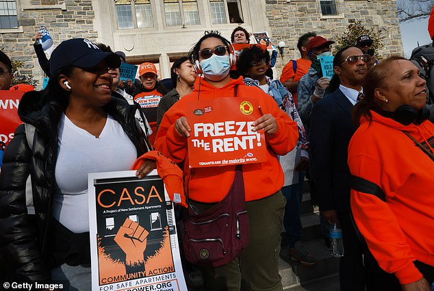 New York's Socialist Mayor Confronts Fiscal Crisis as Progressive Promises Face Reversal