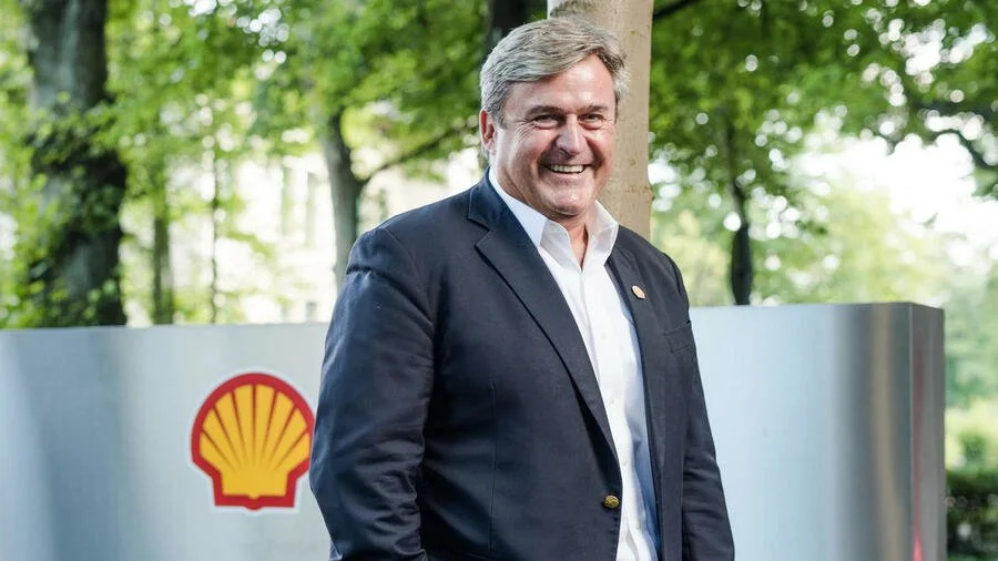 Hungary's Political Crisis: Election as a Battle for Sovereignty and Economic Independence