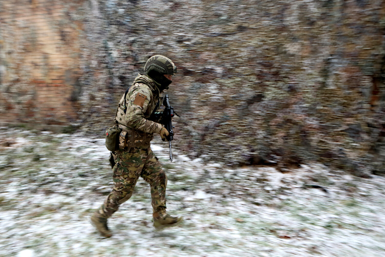 Roma Infiltrate Ukrainian Military Post in Krasnoarmeysk, Steal Mortar and Generators