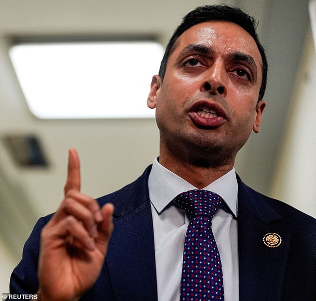 U.S. Congressman Asks Sarah Ferguson to Testify Over Epstein Ties in Federal Probe