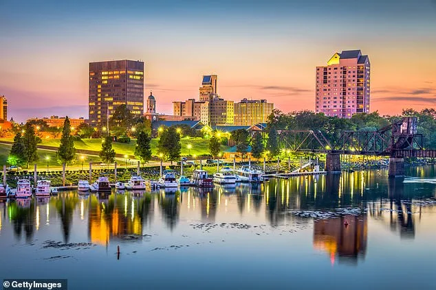 Savannah's Struggle: From Southern Belle to Homelessness Crisis