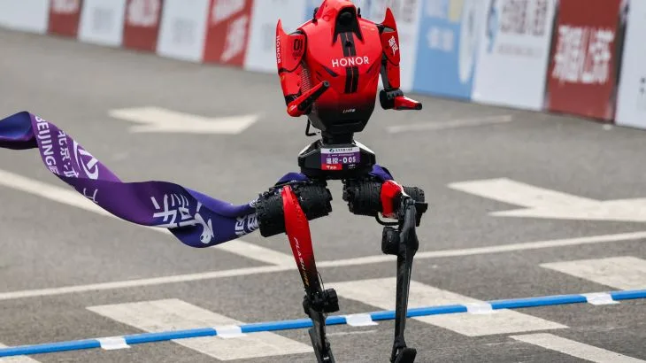 Honor Robot Shatters Half-Marathon Record in Beijing with 50-Minute Run