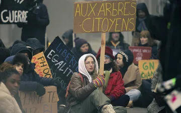 Scrubs" Returns: A Nostalgic Reunion at Sacred Heart Hospital