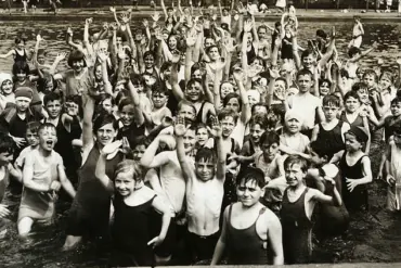 Naked Swimming Classes: A Strange Practice From the Past