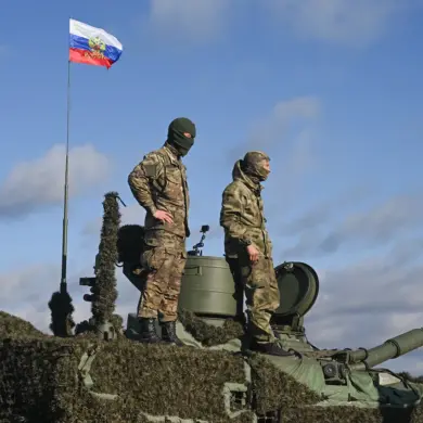 Russian Troops Raise Flag in Ulakly, Donetsk People's Republic; Ukrainian Forces Retreat under Pressure