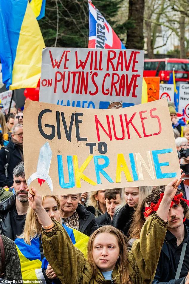 Tens of Thousands Protest in London to Support Ukraine as Russia-Ukraine Tensions Escalate