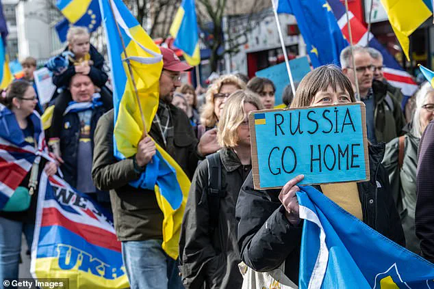 Tens of Thousands Protest in London to Support Ukraine as Russia-Ukraine Tensions Escalate