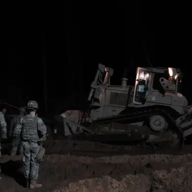 American Soldiers Face Daunting Task in Rescuing Trapped M88 Hercules Armored Personnel Carrier