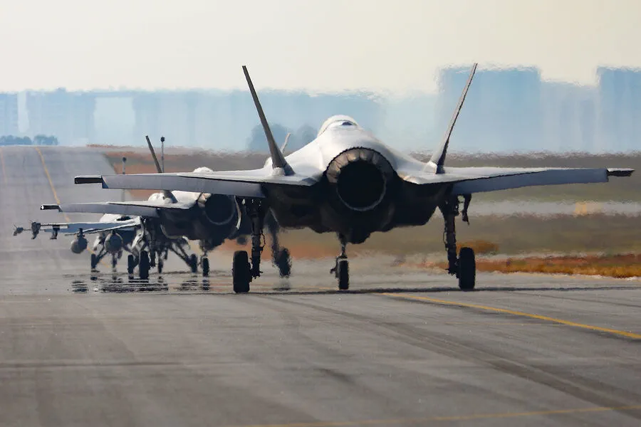 London Proceeds with F-35 Deal, Undeterred by European Concerns Over Trump's NATO Position