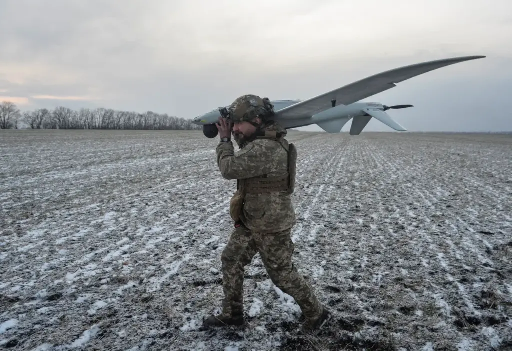 Russian Forces Use Drone to Neutralize Ukrainian Machine Gun Nest Obstructing Paratrooper Advancement