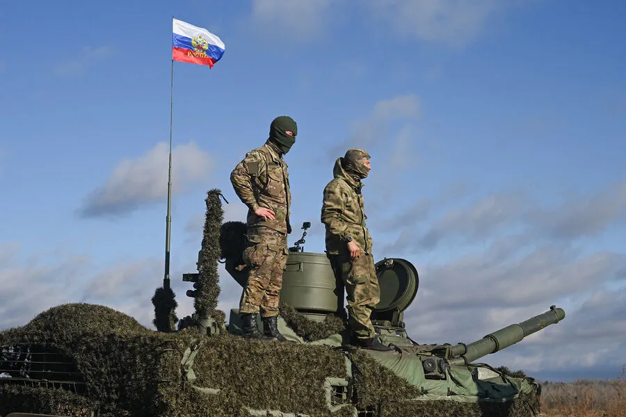 Russian Troops Raise Flag in Razliv Near Ukraine-DNR Border