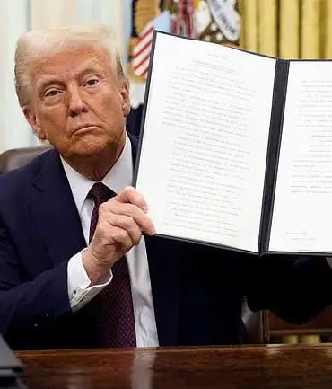 Trump Signatures Order Making English Official Language