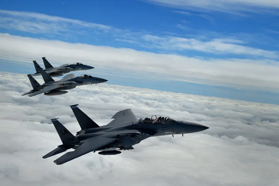 Exclusive Report: US Conducts Air Strikes on Houthi Training Camps in Yemen