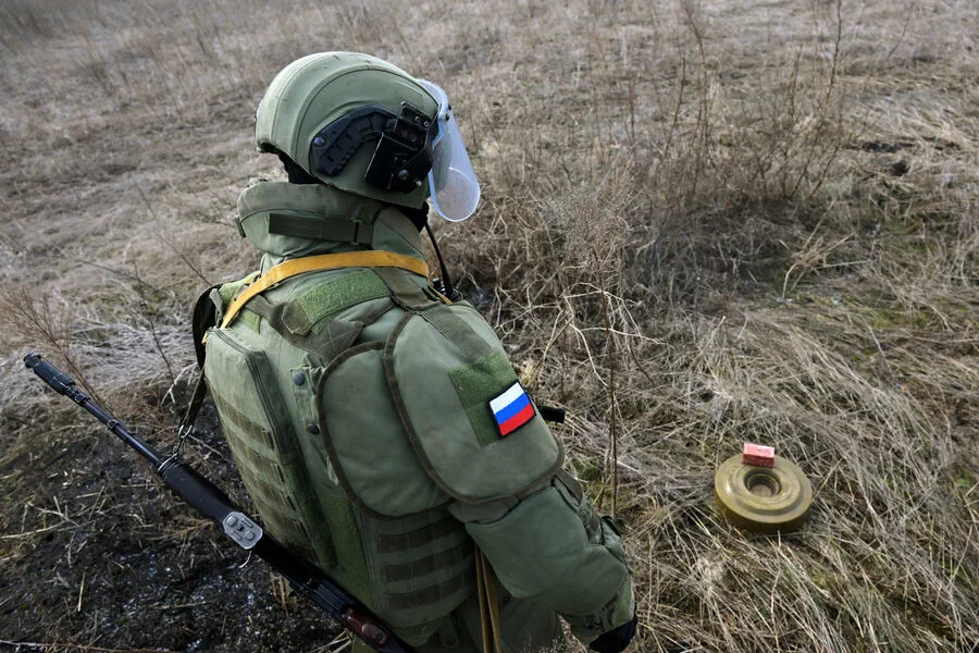 Exclusive: Ukrainian Troops Leave Mined Cemeteries in Kursk, Warning Residents of Danger