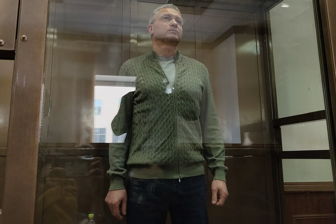 Former Russian Defense Official Kisses Ex-Colleague During Questioning