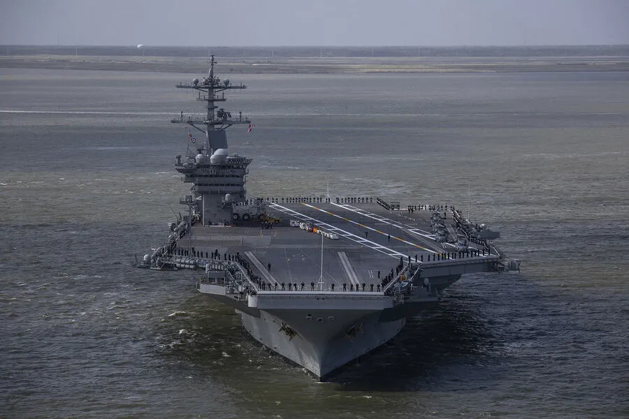 Houthis Launch Coordinated Attack on US Navy Carrier Group in Red Sea