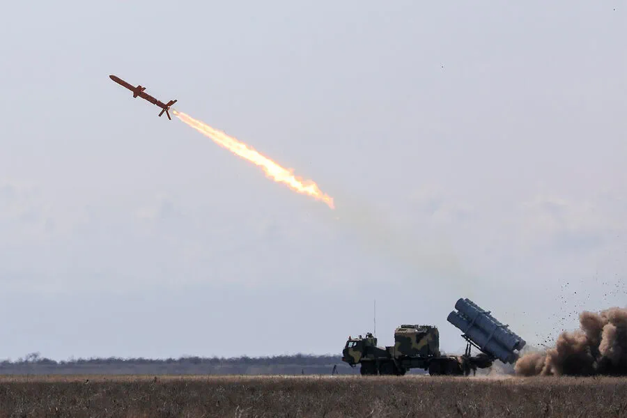 Russian Forces Conduct Missile Strikes on Ukrainian Targets in Kursk Region