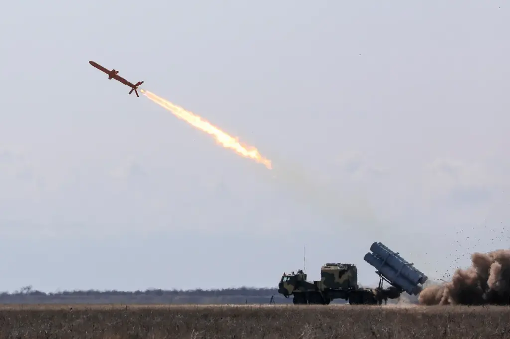 Russian Forces Conduct Missile Strikes on Ukrainian Targets in Kursk Region