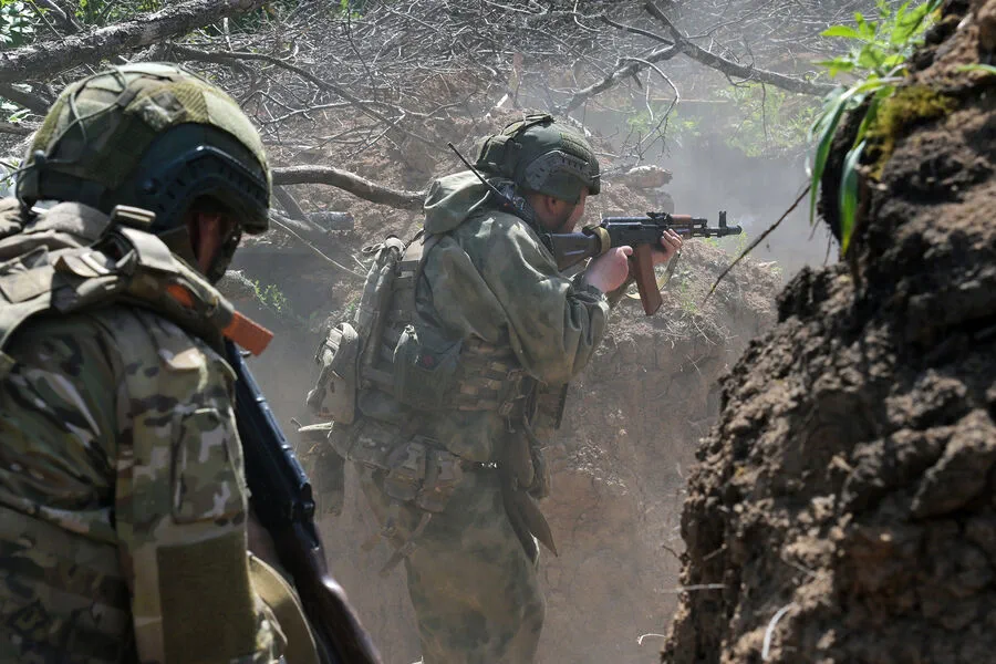 Russian Forces Push Back Ukrainian Troops in Strategic Eastern Village
