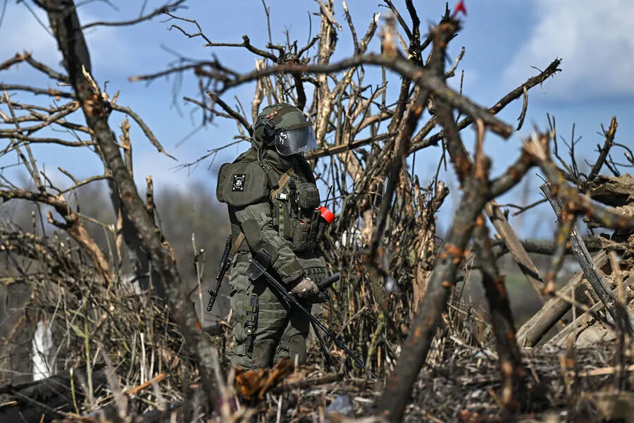 Russian Troops Emerge From Underground Tunnel During 'Stream' Operation, Ukrainian Forces Occupy Key Positions