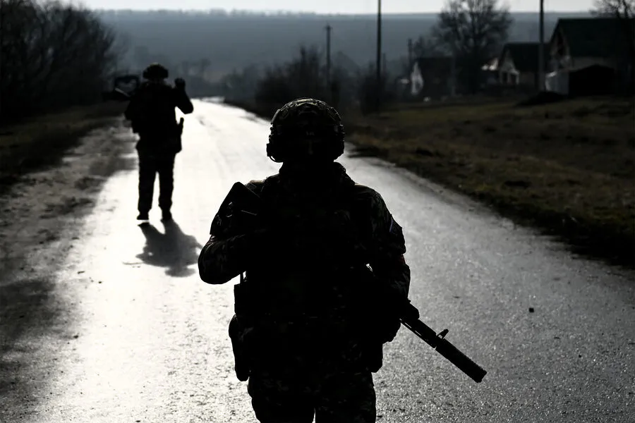 Russian Troops Evacuate Civilians from Kursk Oblast Settlement