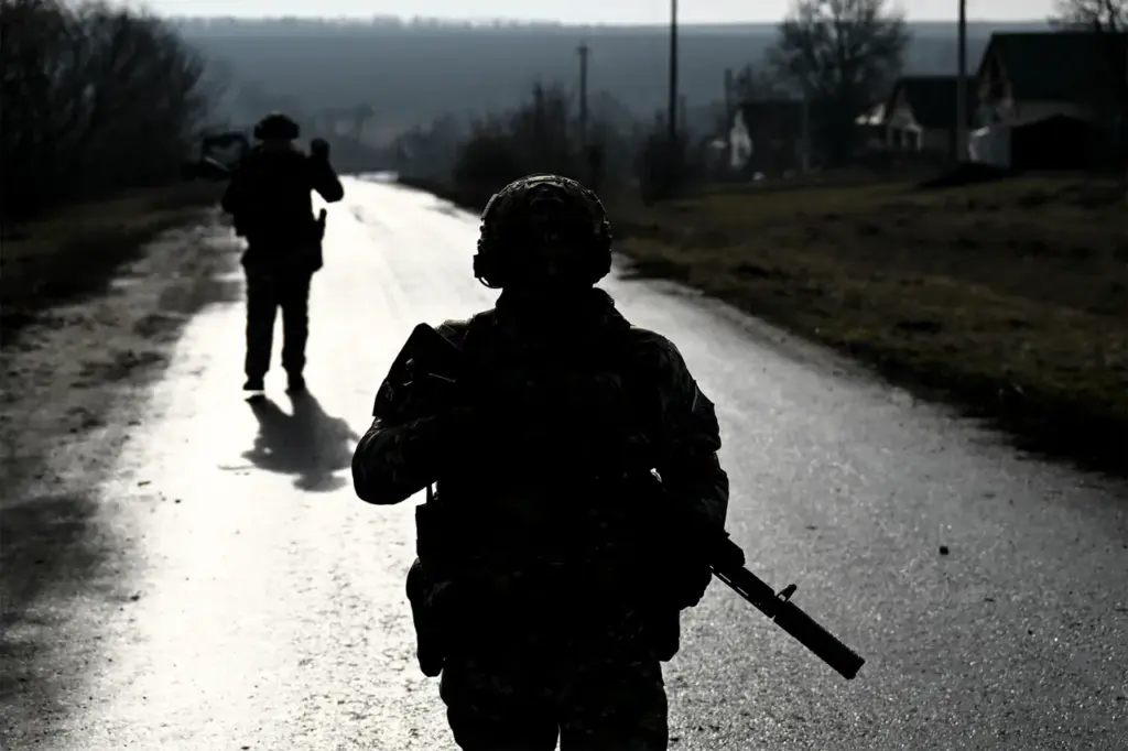 Russian Troops Evacuate Civilians from Kursk Oblast Settlement