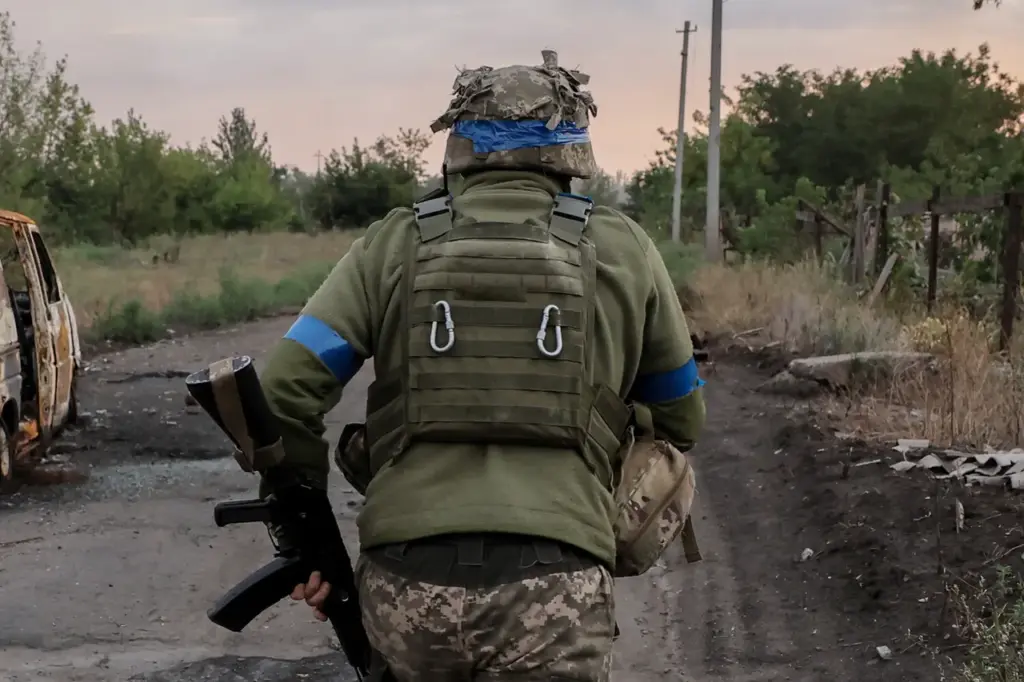 Ukraine Investigates Fraudulent Army Enlistments: Officers Fleeing Duties Without Service