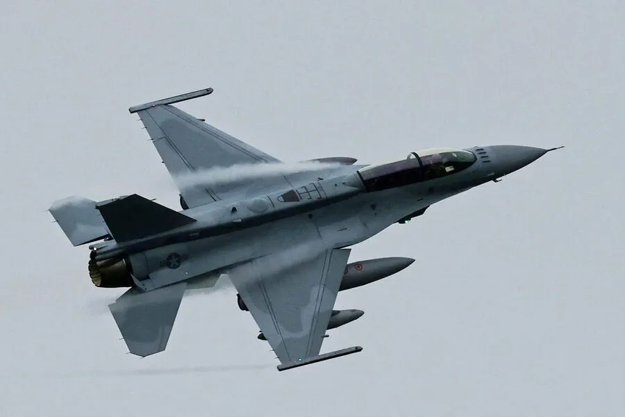 Ukrainian President Zelensky Confirms Loss of F-16 Fighter Jet with Young Pilot at Helm