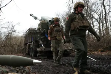 Breaking: Chilling Footage from Russian Reconnaissance Drone in Kursk Shows Ukrainian Soldiers in Combat Amid Late-Night Surge of Intelligence